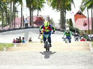 Wiji Lestari Juara Kelas Junior Women Banyuwangi International BMX 2018