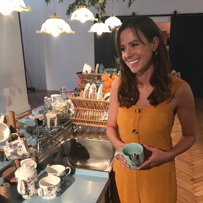 Aku tidak ingin hal-hal di masa lalu memberikan efek di masa sekarang. Jika ada yang bertanya tentang itu (Pangeran Harry) di reality show tersebut, aku tidak akan mengatakan tentang mantan, ungkap Camilla seperti dikutip dari Mirror. Foto: Instagram Camilla Thurlow