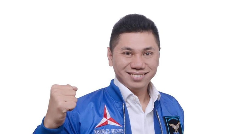 Bela Roy Suryo, Ketua Demokrat Duga Ada Kesalahan di Kemenpora Bela Roy Suryo, Ketua Demokrat Duga Ada Kesalahan di Kemenpora