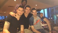 Kali ini Lovren makan bareng Jose Fonte hingga Morgan Schneiderlin. 4 tahun yang lalu, rindu mereka,  tulis Lovren di Instagram pribadinya di Juni tahun lalu. Foto: Instagram dejanlovren06