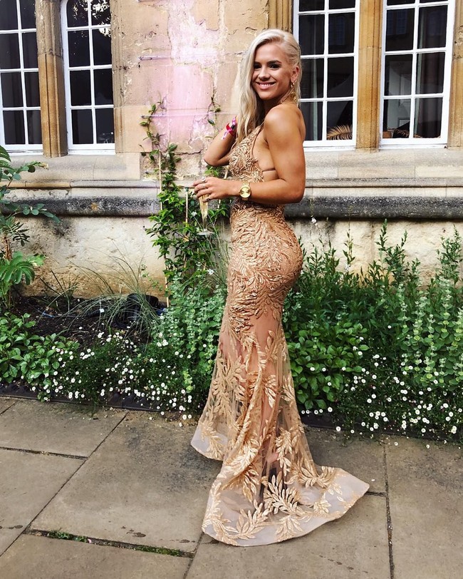 Dan ternyata Grace punya latar belakang pendidikan yang hebat. Ia selalu menimba ilmu di sekolah swasta prestius. Wanita berambut pirang ini pun diterima di Universitas Oxford dan mengambil jurusan musik di St Peter’s College (salah satu sekolah konstituen di Oxford). Foto: Instagram @gracefituk