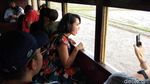 Seru Banget! Andien Jalan-jalan Naik Kereta Bareng Kawa