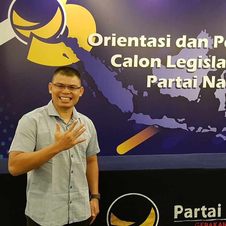 Beda Chris John dan Partai Demokrat Soal Transfer ke NasDem Beda Chris John dan Partai Demokrat Soal Transfer ke NasDem