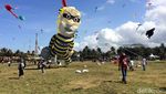 Cantik! Ratusan Layang-layang Hiasi Langit Pangandaran