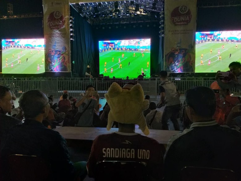 Nobar Piala Dunia Bareng PJLP DKI, Sandiaga Dukung Inggris Nobar Piala Dunia Bareng PJLP DKI, Sandiaga Dukung Inggris