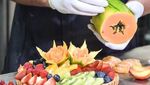 Ini 10 Kreasi Pemahat Buah yang Jago Hias Cake Jadi Makin Cantik!