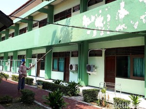 Patah Tulang, Seorang Calhaj Embarkasi Surabaya Gagal Berangkat