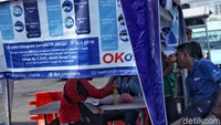 Kartu OK Otrip bisa didapat di halte TransJakarta dan terminal.