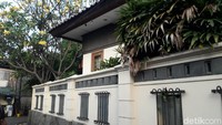 Hingga kini penggeledahan masih berlangsung.
