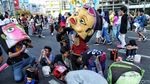 Aksi Badut Cilik Hibur Pengunjung CFD