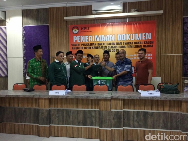 PKB, Partai Pertama yang Daftarkan Calegnya ke KPU Ciamis PKB, Partai Pertama yang Daftarkan Calegnya ke KPU Ciamis