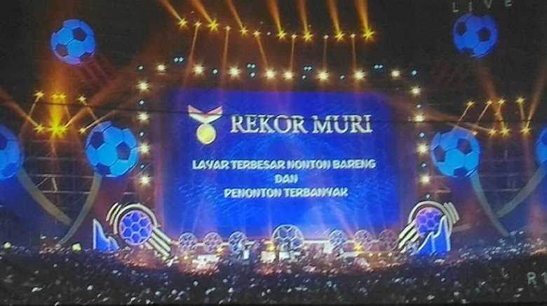 2 Rekor MURI untuk Nobar Piala Dunia Transmedia 2 Rekor MURI untuk Nobar Piala Dunia Transmedia