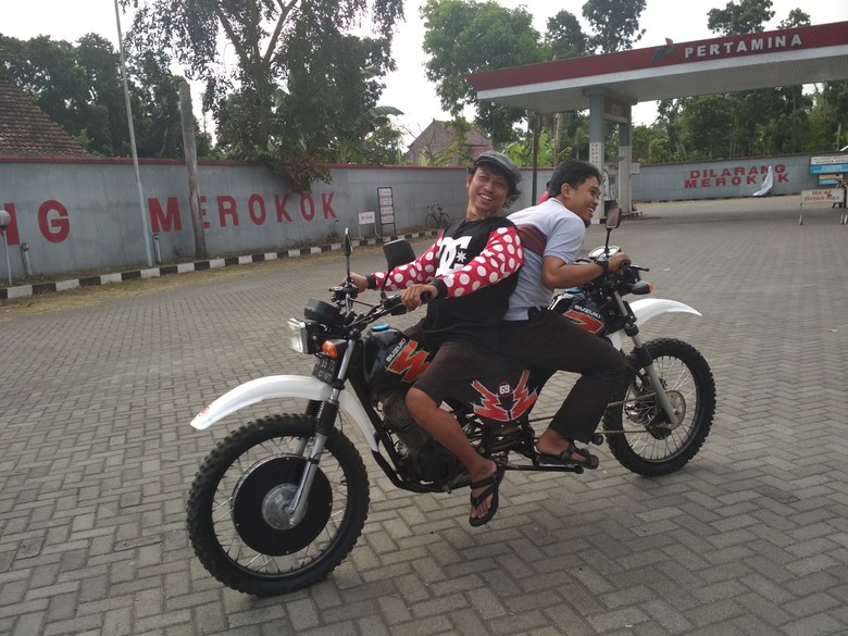 Motor Trail bermuka dua. Foto: Adhar Muttaqin Motor Trail bermuka dua. Foto: Adhar Muttaqin