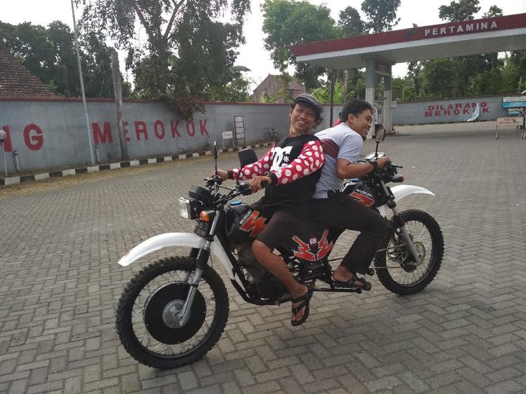 Melihat dari Dekat Motor Trail Bermuka Dua