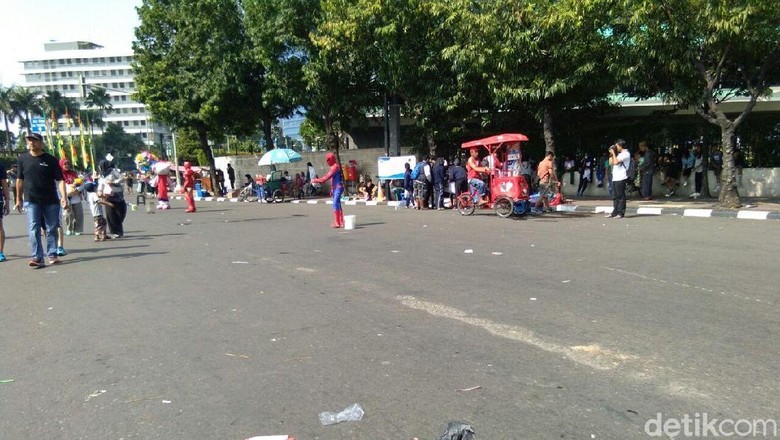 Duh! Masih Banyak Warga Buang Sampah Sembarangan saat CFD Duh! Masih Banyak Warga Buang Sampah Sembarangan saat CFD