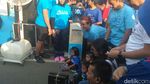 Gaya Susi CFD-an Bareng Kaka Slank