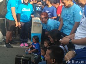 Gaya Susi CFD-an Bareng Kaka Slank