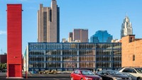 Perusahaan JBAD berhasil menyulap kontainer bekas menjadi tempat parkir terunik sedunia. Istimewa/Brad Feinknopf/Inhabitat. 