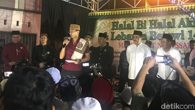Sandiaga Minta Warga Pondok Kelapa Ramaikan Pawai Obor Asian Games Sandiaga Minta Warga Pondok Kelapa Ramaikan Pawai Obor Asian Games