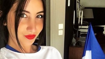 Lisa memantapkan hati mendukung Prancis malam ini. Foto: Instagram.com/lpwlisa. 