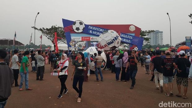 Jelang Nobar Piala Dunia, Pengunjung Padati Lapangan Sunburst BSD