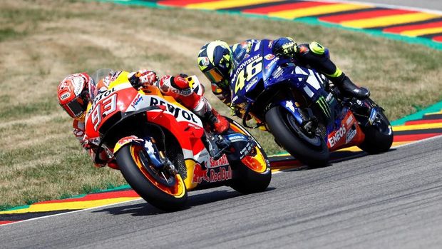 Valentino Rossi dan Marc Marquez sama-sama terlempar dari posisi sepuluh besar di FP I MotoGP San Marino.