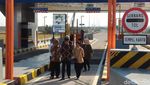 Pakai Batik, Jokowi Resmikan Tol Kartasura-Sragen