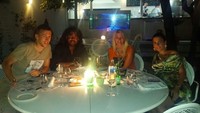 “Perfect dinner,” tulis Perisic. Ia nampak ‘double date’ di restoran bersuasana romantis. Sayang nih makanannya belum datang, hihihi… Foto: Instagram ivanperisic444
