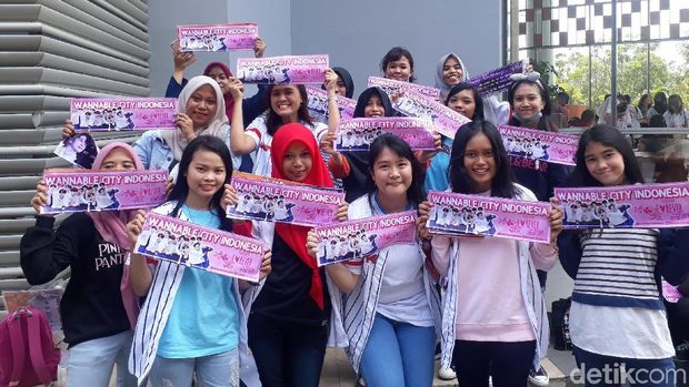 Terbang dari Jepang dan Korea Demi Konser Wanna One di Jakarta