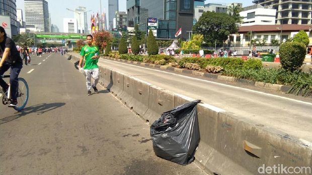 Duh! Masih Banyak Warga Buang Sampah Sembarangan saat CFD