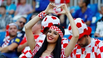 Ivana malam ini pilih Kroasia. Foto: Instagram.com/knolldoll.