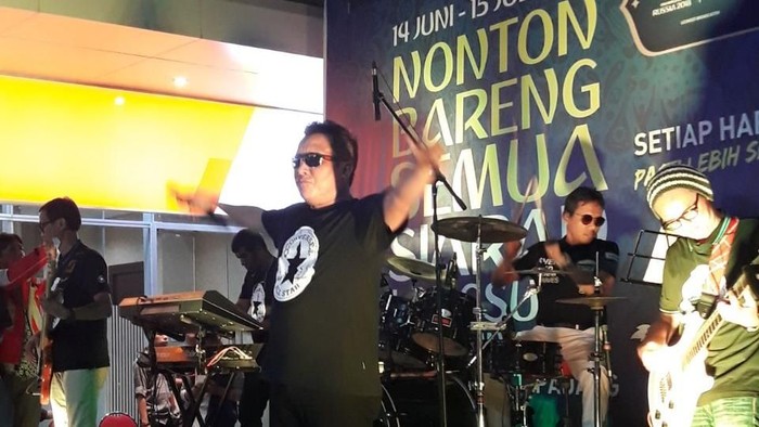 Kemeriahan Nobar Piala Dunia di Transmart Padang