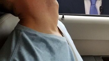 Ditatap oleh Mark Zuckerberg. Foto: facebook.com/groups/ITGod/