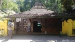 Foto: Makam Unik yang Punya Tumpukan Batik di Kebumen