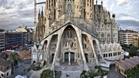 Gereja La Sagrada Familia, Barcalona, ini dibangun sejak 1882, namun terhenti pada 1930-an karena terjadi Perang Saudara di Spanyol. Istimewa/Archdaily.
