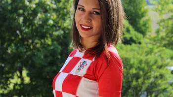 Andrea mendukung Kroasia. Foto: Instagram.com/andreaaa_mik. 