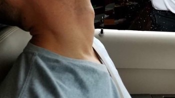 Diciprat garam Chef Nusret. Foto: facebook.com/groups/ITGod/