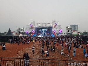 Jelang Nobar Piala Dunia, Pengunjung Padati Lapangan Sunburst BSD