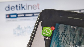 1. Banjir Notifikasi Pesan: Karena hampir semua orang menggunakan WhatsApp, banjir notifikasi pesan kadang tak terhindarkan. Apalagi jika mengikuti sebuah grup yang aktif, padahal mungkin pengguna kurang peduli dengan grup tersebut. Memang notifikasi ini bisa dimatikan dalam setting, namun jika dimatikan, konsekuensinya pengguna kurang awas jika ada pesan penting masuk. Foto: Adi Fida Rahman/detikINET