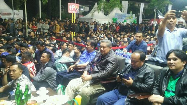 SBY nobar final piala dunia di Transmart Yogyakarta