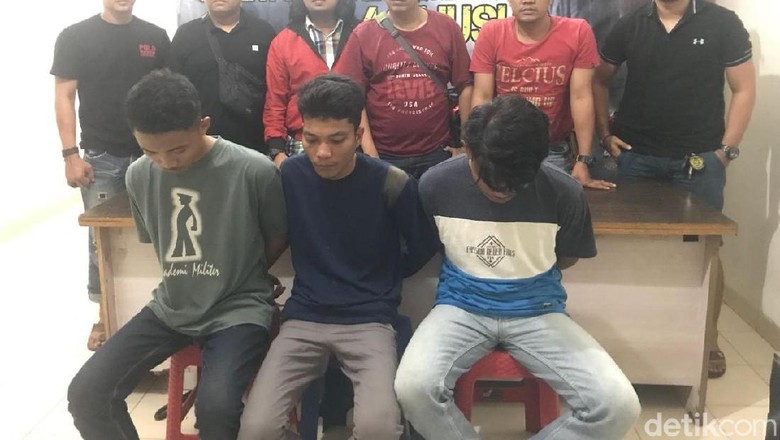 Keroyok Anggota TNI, 3 Remaja di Makassar Dibekuk Polisi Keroyok Anggota TNI, 3 Remaja di Makassar Dibekuk Polisi