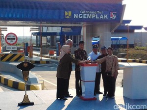 Jokowi Resmikan Tol Kartasura-Sragen