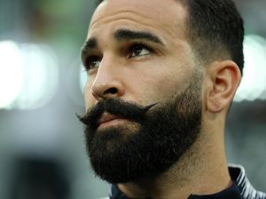 Adil Rami, tentang Kumis Jimat Prancis dan Pamela Anderson