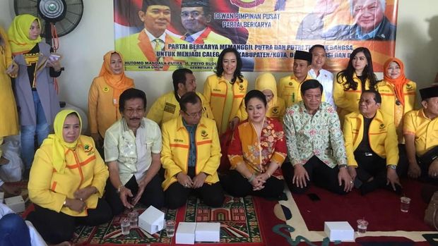 Pengurus Partai Berkarya di acara HUT partai tersebut. 