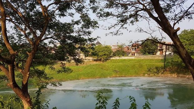  Pati TNI AL Soroti Air di Kemang Pratama Bekasi yang Berbusa