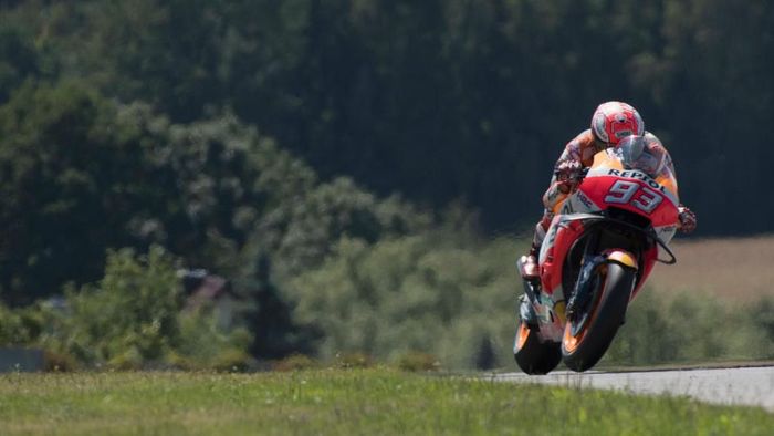 Marc Marquez berjaya di MotoGP Jerman 2018, melanggengkan dominasinya di Sachsenring (Foto: Mirco Lazzari gp/Getty Images) Marc Marquez berjaya di MotoGP Jerman 2018, melanggengkan dominasinya di Sachsenring (Foto: Mirco Lazzari gp/Getty Images)