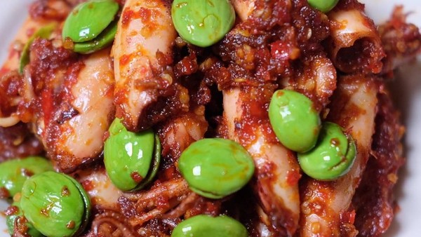Huahh! Tambah Semangat Makan Pakai Sambal Pete yang Sedap Menyengat