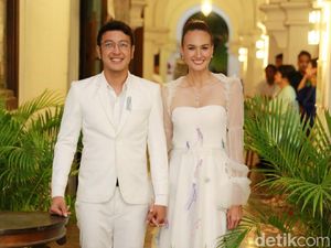 Wajah Happy Dimas Anggara dan Nadine Chandrawinata