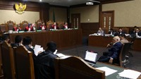 Selain Dorodjatun, jaksa KPK juga menghadirkan saksi yaitu eks Sekretaris Komite Kebijakan Sektor Keuangan (KKSK) Lukita D. Tuwo, eks Deputi BPPN Taufik Mappaenre dan mantan Direktur Keuangan PT Gajah Tunggal Mulyati Gozali.