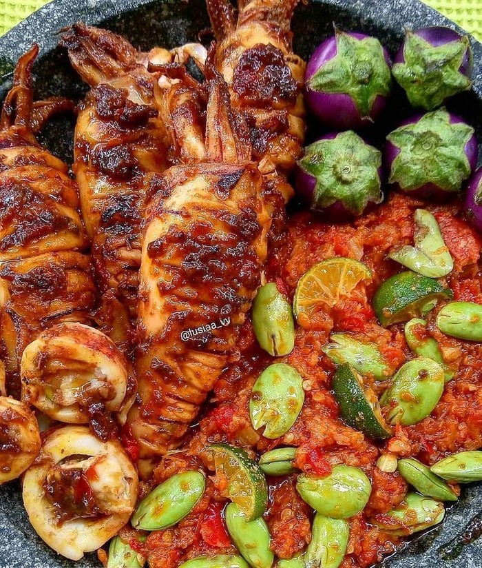 Huahh! Tambah Semangat Makan Pakai Sambal Pete yang Sedap 